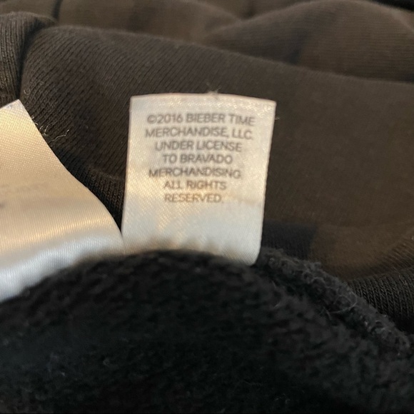 Justin Biebers” Purpose” World Tour Cropped Black Hoodie Sz. Large - Picture 9 of 9